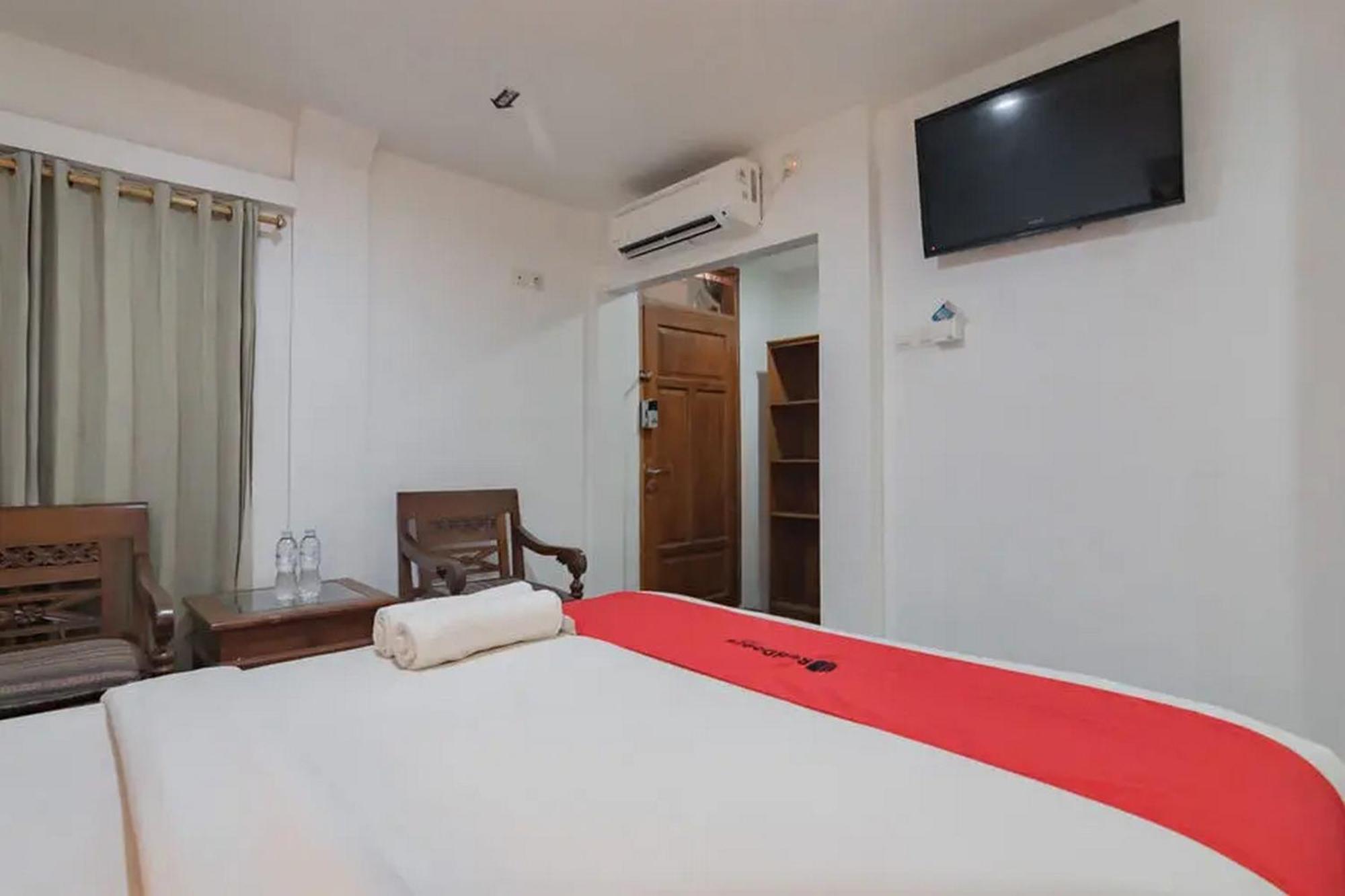Reddoorz At Arwiga Hotel Near Rs Hasan Sadikin バンドゥン エクステリア 写真