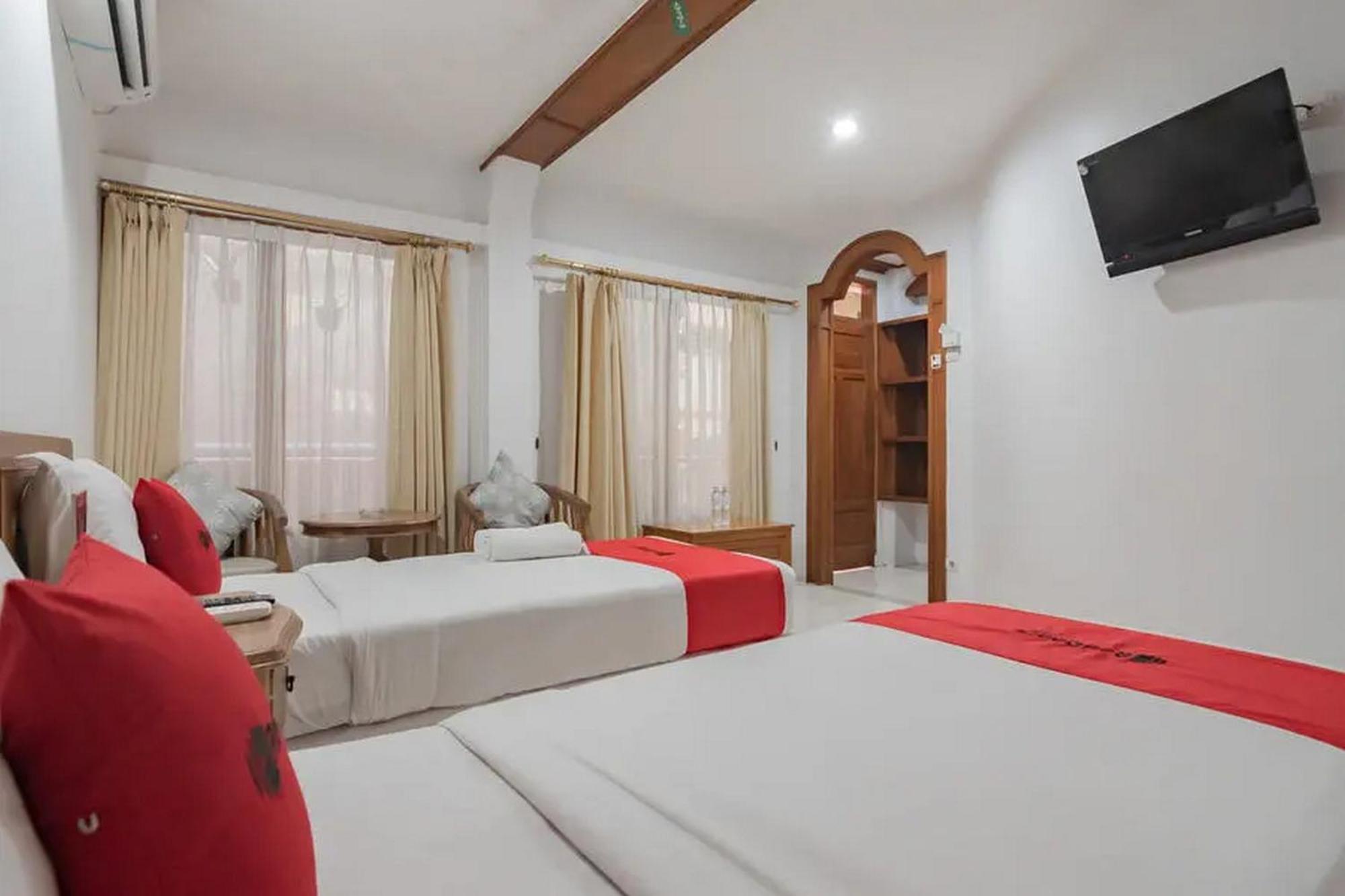 Reddoorz At Arwiga Hotel Near Rs Hasan Sadikin バンドゥン エクステリア 写真