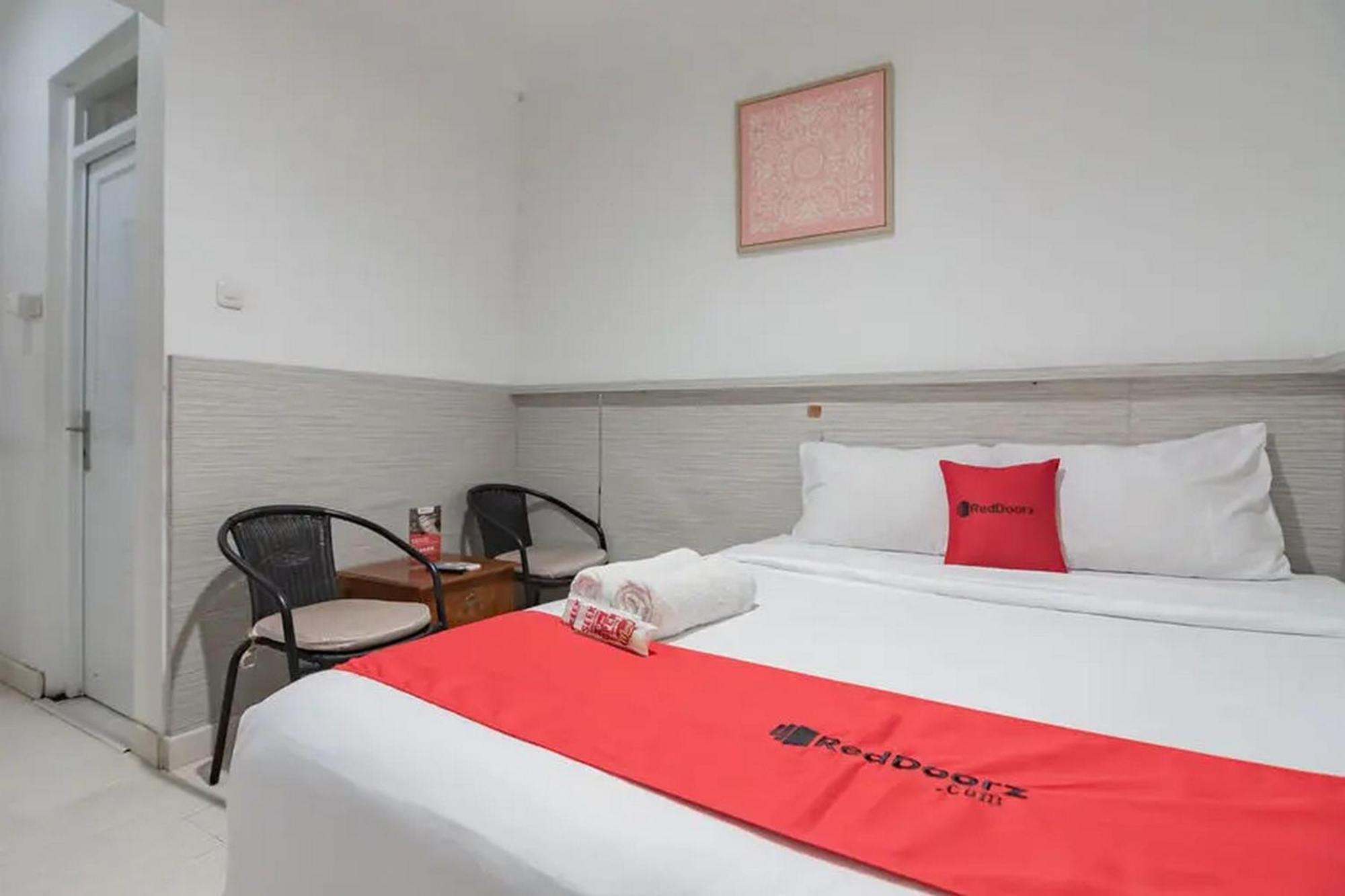Reddoorz At Arwiga Hotel Near Rs Hasan Sadikin バンドゥン エクステリア 写真