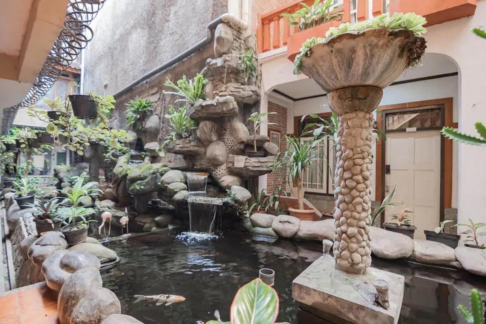 Reddoorz At Arwiga Hotel Near Rs Hasan Sadikin バンドゥン エクステリア 写真