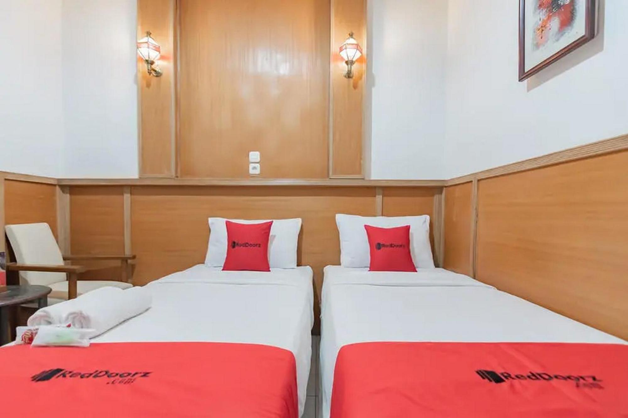 Reddoorz At Arwiga Hotel Near Rs Hasan Sadikin バンドゥン エクステリア 写真